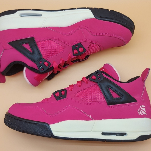 Jordan 4 Retro Voltage Cherry (GS) - Size 5.5Y - Picture 5 of 6